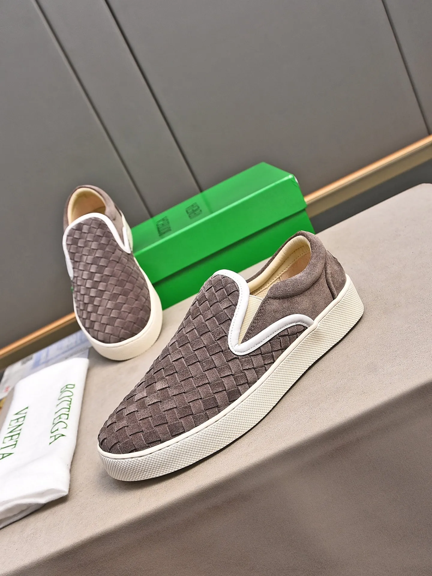 Men's shoes 💰460 [Sleeves series] BOTTEG* VENET* - high-end boutique Size: 38-44 (45 customized) BV new product, first-layer cowhide artificially woven classic style harmoniously blends with contemporary fashion temperament, rubber soles are light and flexible, water-dyed sheepskin pads! [Taobao, Tmall, and live streaming are the first choices]